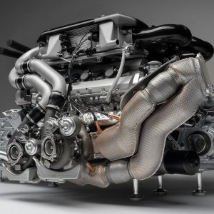 1-4-Bugatti-Chiron-engine (1)