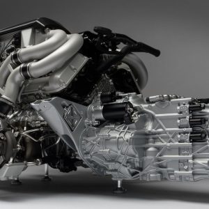 1-4-Bugatti-Chiron-engine (3)