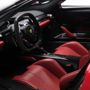 1-8-Ferrari-LaFerari-interior