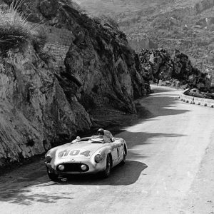 Peter Collins in Mercedes-Benz model 300 SLR racing car with starting number 104. Mercedes-Benz's winning team: Stirling Moss/Peter Collins.