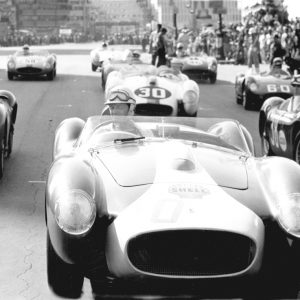 Cars assembled on the starting grid for the 1958 Cuba Grand Prix: Wolfgang Von Trips (#10, 3.8 Ferrari), Harry Schell (#38, 2.0 Maserati), Piero Drego (#330, 3.0 Ferrari), Luigi Piotti (#60, 1.5 Osca), Ed Crawford (#14, 3.5 Ferrari).Photo: Bernard Cahier, courtesy Road & Track