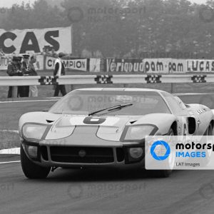 CIRCUIT DE LA SARTHE, FRANCE - JUNE 15: Jacky Ickx / Jackie Oliver, John Wyer Automotive Engineering Ltd, Ford GT40 during the 24 Hours of Le Mans at Circuit de la Sarthe on June 15, 1969 in Circuit de la Sarthe, France. (Photo by LAT Images)