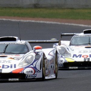 Porsche_911_GT1_Le_Mans_1998