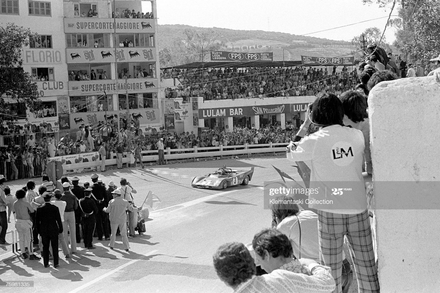 Poster Ferrari 312 PB n° 3 & Alfa Romeo T33 n° 5 Targa Florio 1972  Gazetta Espresso  by Benoît Deliège