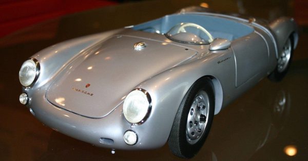 1/8 1954 Porsche 550 Spyder