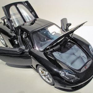 1/12 2005 Porsche Carrera GT model kit