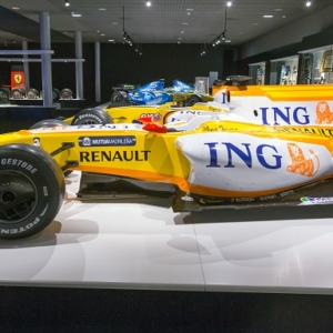 Renault_R29_left_2017_Museo_Fernando_Alonso
