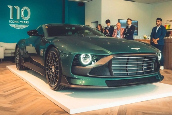 aston-martin-valour-50z aston-martin-valour-50z