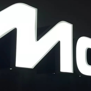 McLaren-sign-lit (1)