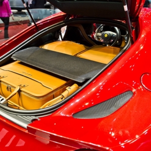 2012-7-Ferrari-F12-Luggage-Set (2)