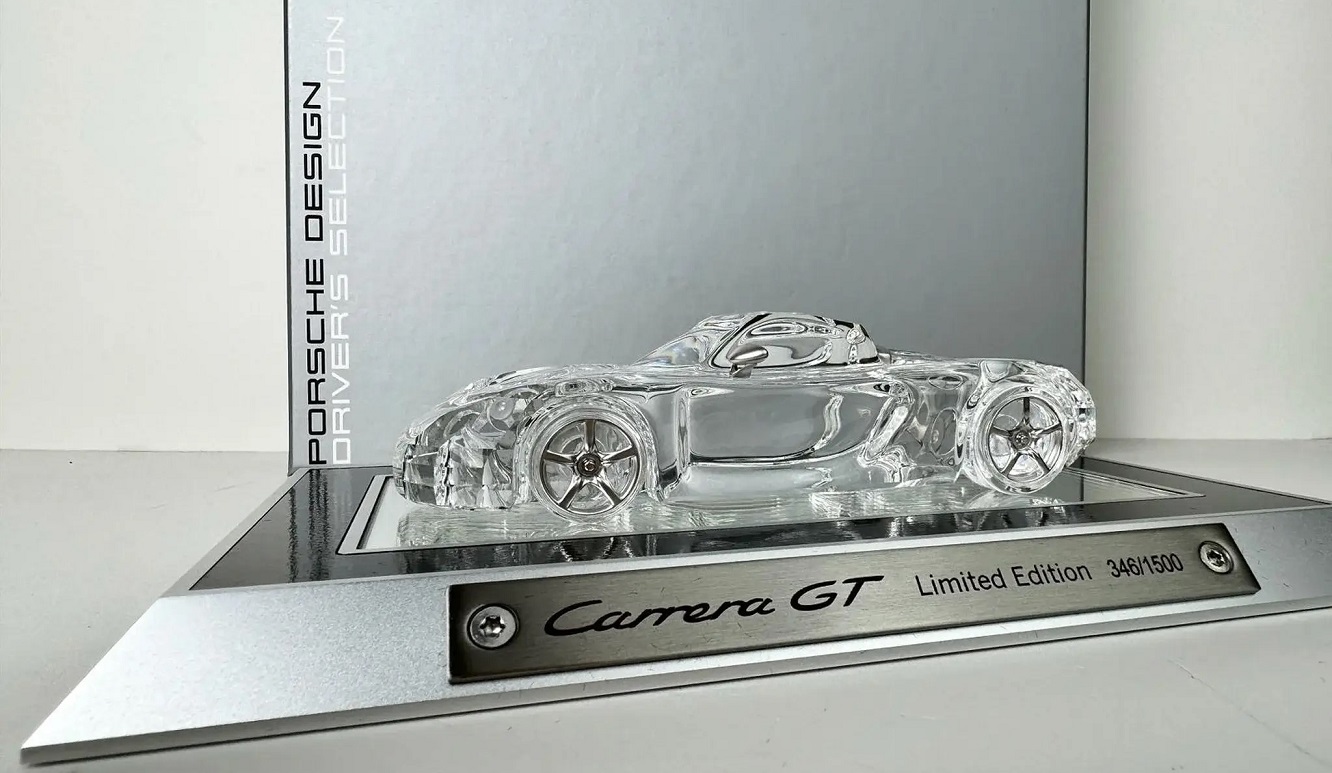 Collector Studio - Fine Automotive Memorabilia - 1/32 2005 Porsche