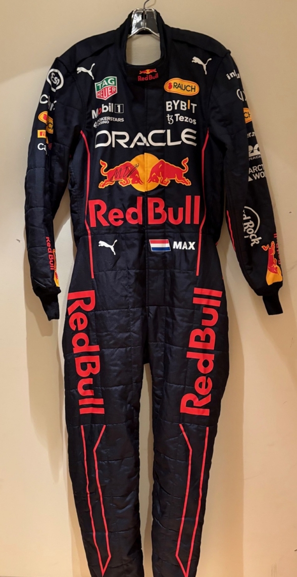 2022-MV-Silv-suit
